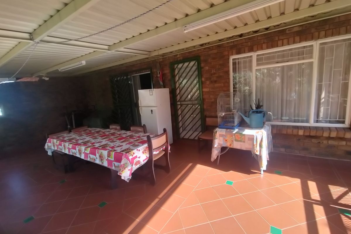 Spacious Family Home with Modern Comforts and Ample Extras in Ninapark - Photo 4