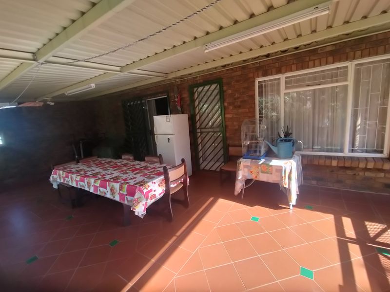 Spacious Family Home with Modern Comforts and Ample Extras in Ninapark - Photo 4