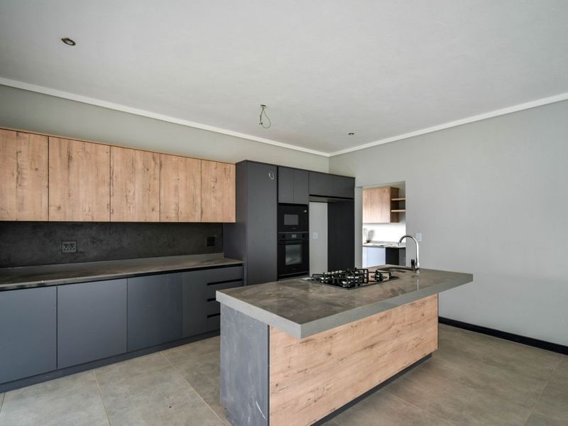 Stylish Double-Story Home in Fountainbrook Estate. - Photo 10