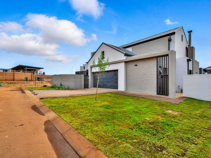 Stylish Double-Story Home in Fountainbrook Estate. - Photo 6