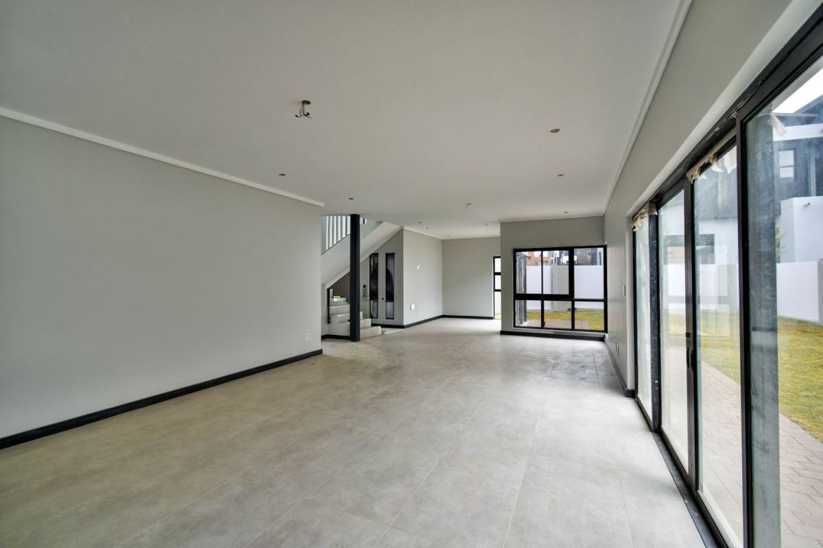 Stylish Double-Story Home in Fountainbrook Estate. - Photo 4