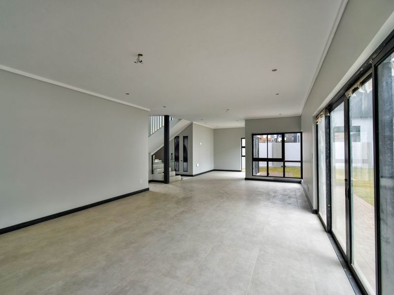 Stylish Double-Story Home in Fountainbrook Estate. - Photo 4