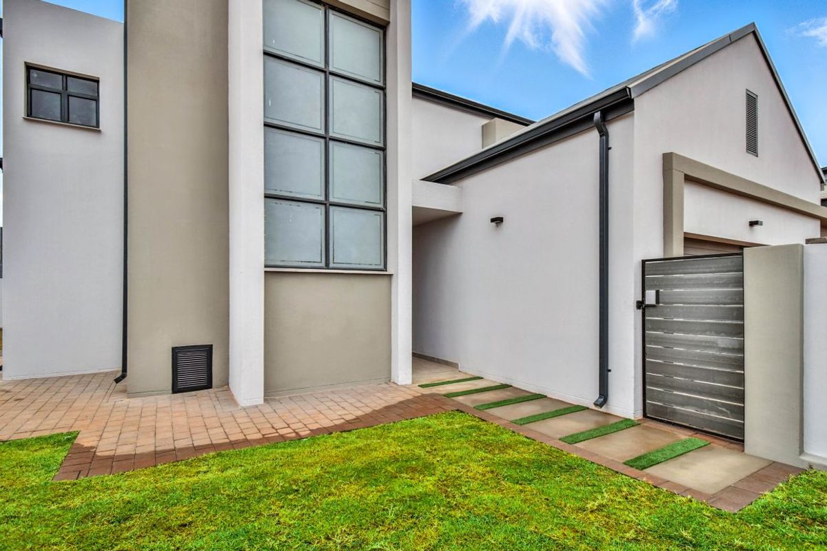 Stylish Double-Story Home in Fountainbrook Estate. - Photo 5