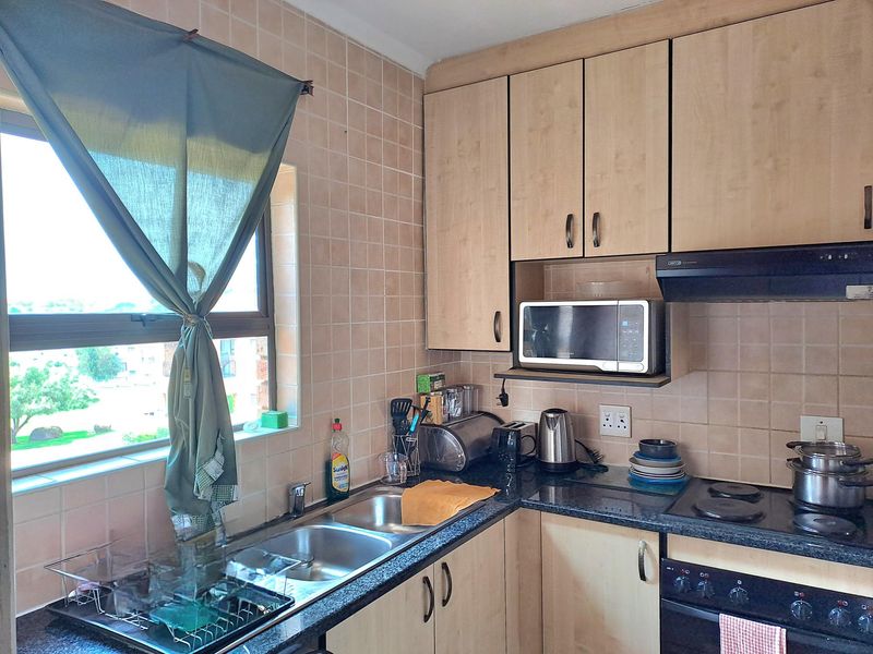 SOUGHT AFTER APPARTMENT IN HONEYVALE CHANCLIFF RIDGE NESTLED IN THE HEART OF KRUGERSDORP - Photo 3