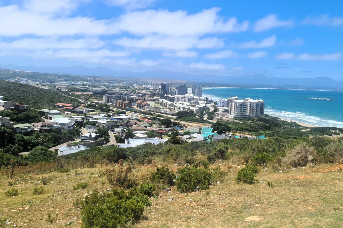 Vacant Erf with views and approved home plans. - Photo 2