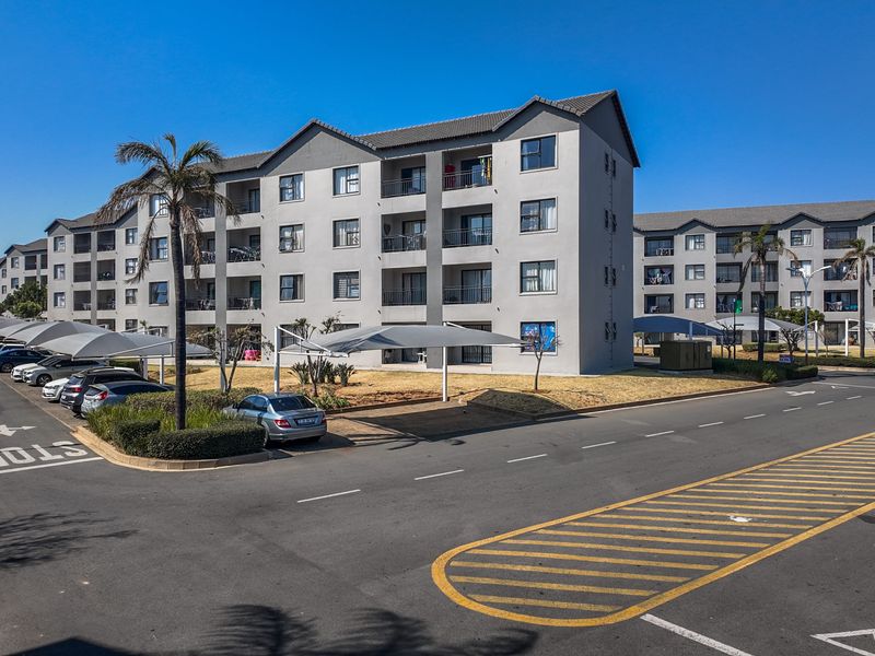 Spacious 1-Bedroom Apartment in The West End, Carlswald – For Sale - Photo 7