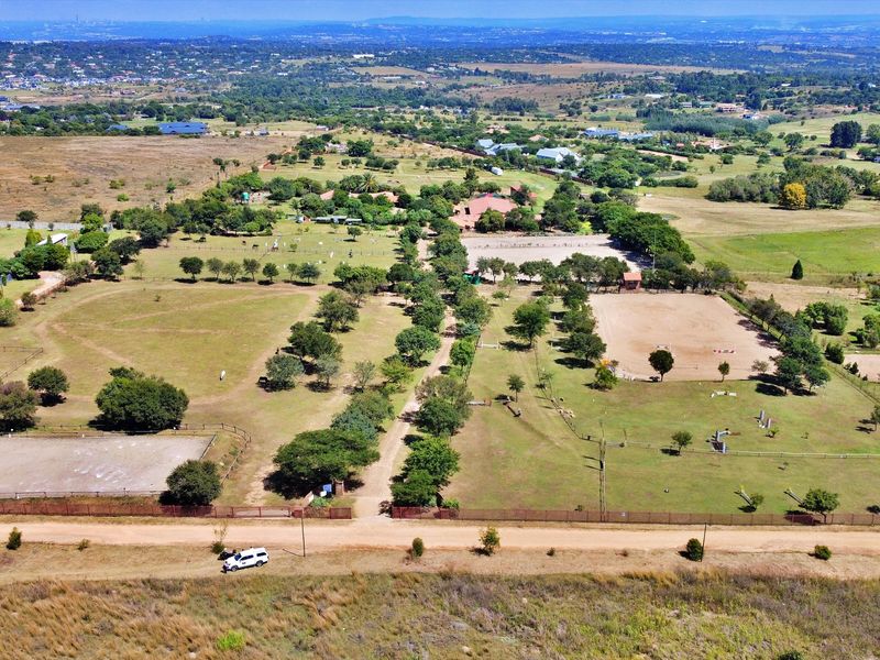 Super-Sized Equestrian Centre... - Photo 2