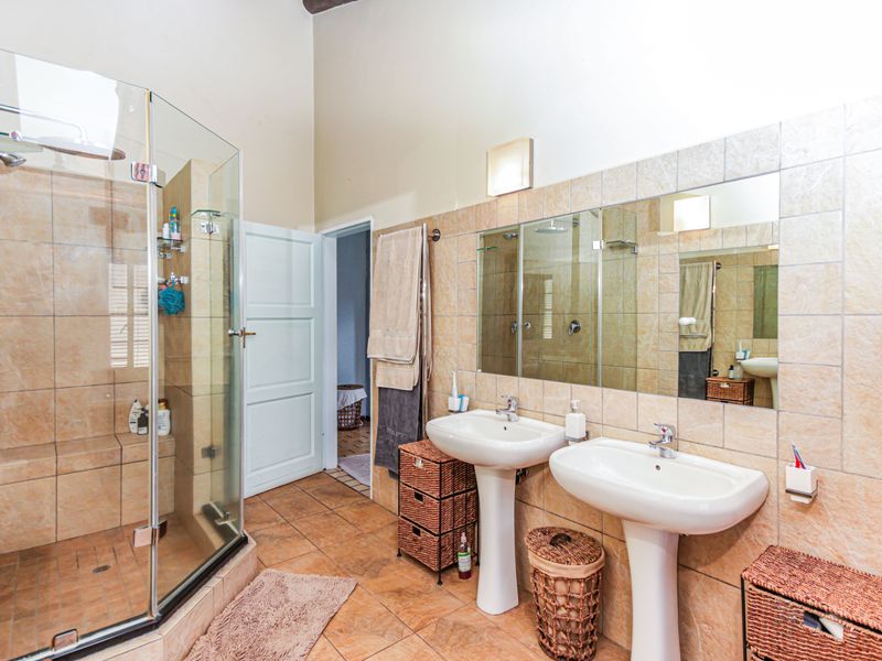 Super-Sized Equestrian Centre... - Photo 6