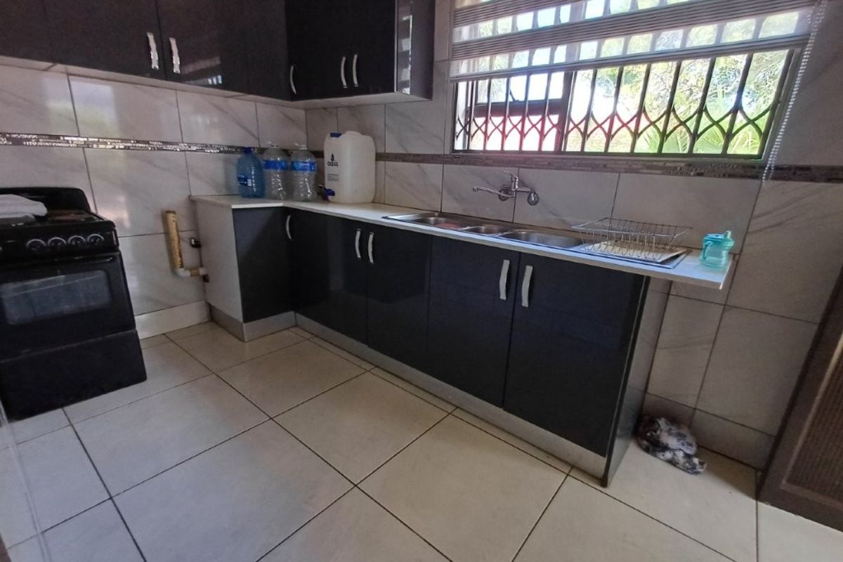 Beautiful Double Storage Family Home - Photo 5