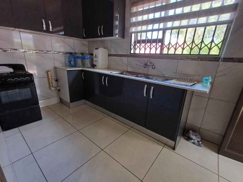 Beautiful Double Storage Family Home - Photo 5