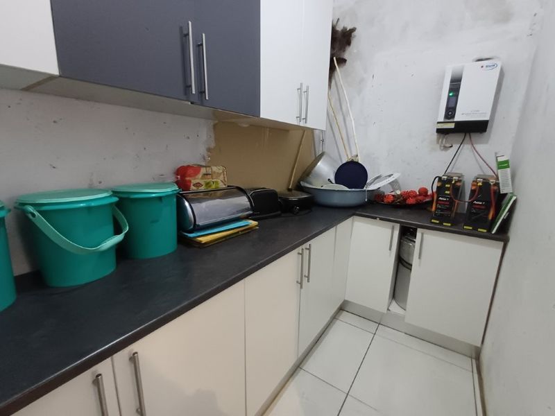 Beautiful Double Storage Family Home - Photo 6