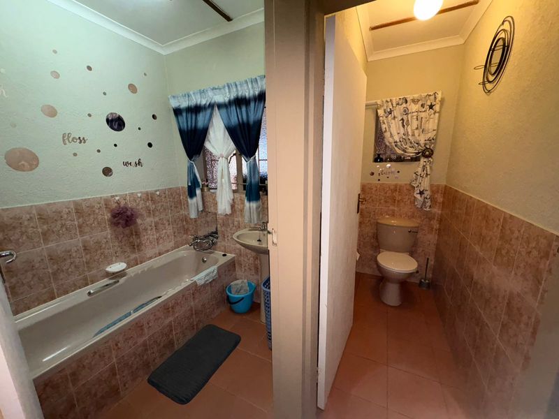 Charming 3-Bedroom Home & 1-bedroom Flat - Photo 10