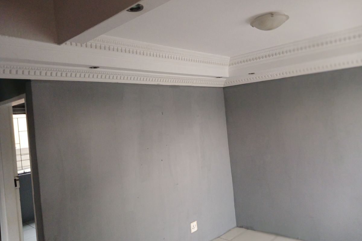 Fantastic 2 bedroom  unit for starters. - Photo 3