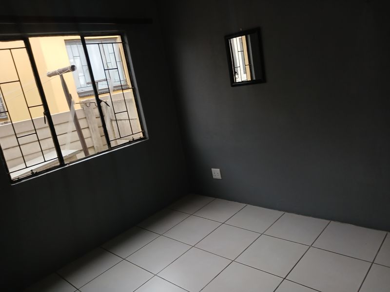 Fantastic 2 bedroom  unit for starters. - Photo 5