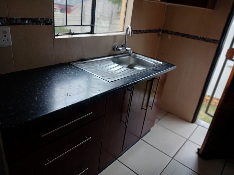 Fantastic 2 bedroom  unit for starters. - Photo 9