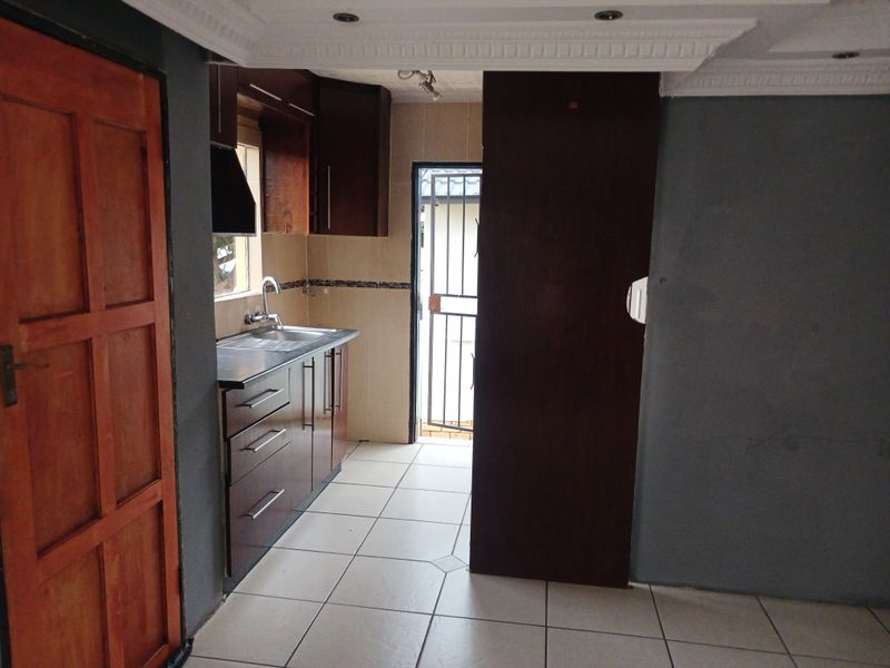 Fantastic 2 bedroom  unit for starters. - Photo 8