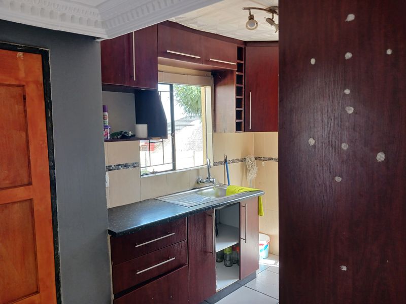 Fantastic 2 bedroom  unit for starters. - Photo 6