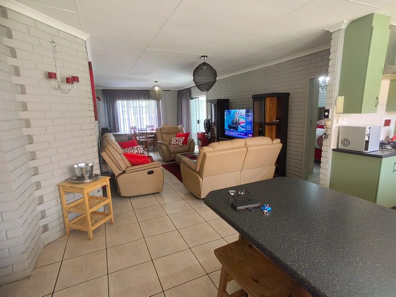 Lovely 2 bedroom Townhouse for sale in Parys - Shared Mandate - Photo 4