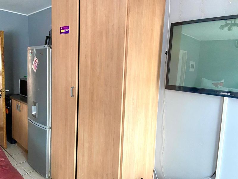 Bachelor studio in Melville Mews - Photo 4