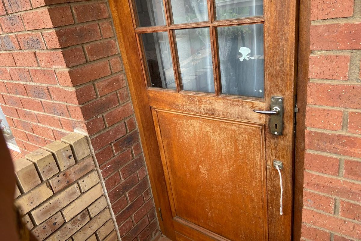 Bachelor studio in Melville Mews - Photo 2