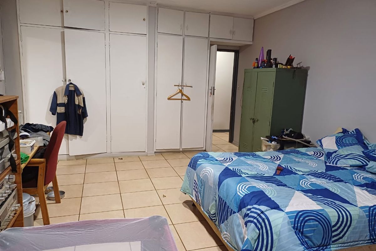 Charming 3-bedroom house for sale in Louis Trichardt, perfect for families and investors alike! - Photo 5