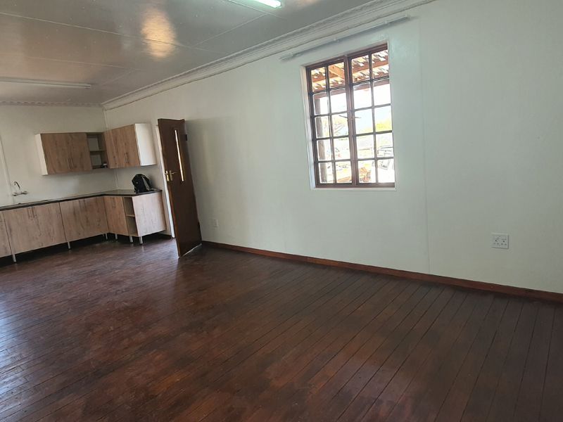 Charming 3-bedroom house for sale in Louis Trichardt, perfect for families and investors alike! - Photo 10