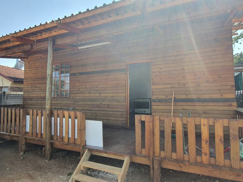 Charming 3-bedroom house for sale in Louis Trichardt, perfect for families and investors alike! - Photo 9