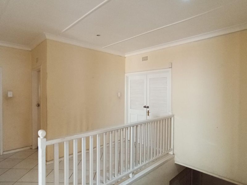 Spacious Family Home with a Cottage - Photo 5