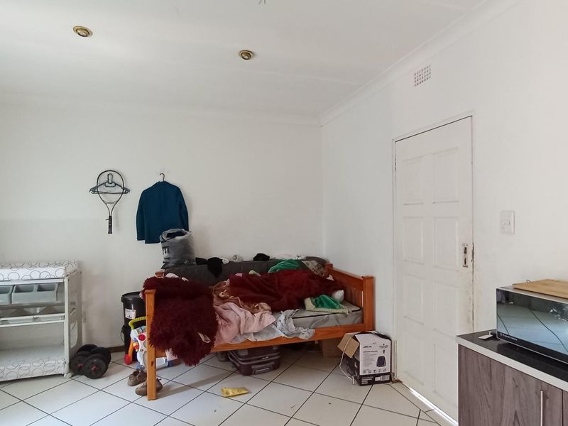 Spacious Family Home with a Cottage - Photo 9