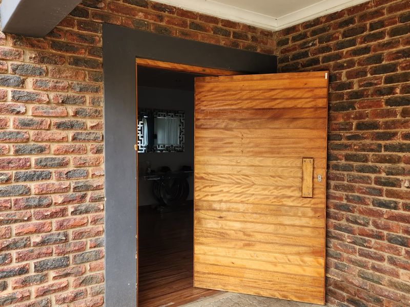 Beautiful and Spacious Home on a Large Stand - Photo 4