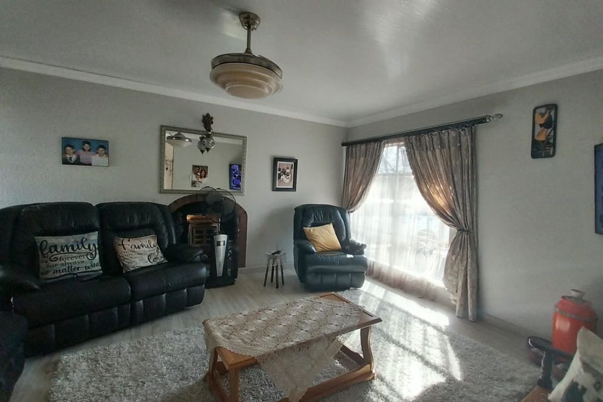 Luxurious 4-Bedroom Home in Sunset Park, Secunda - Photo 4