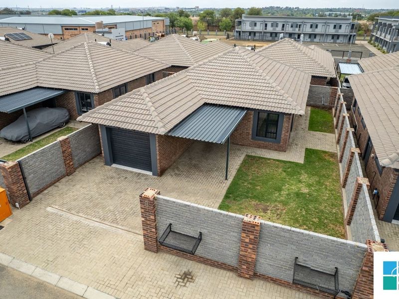 Charming 2-Bedroom Home in Silkaatzkop, Secunda - Photo 2