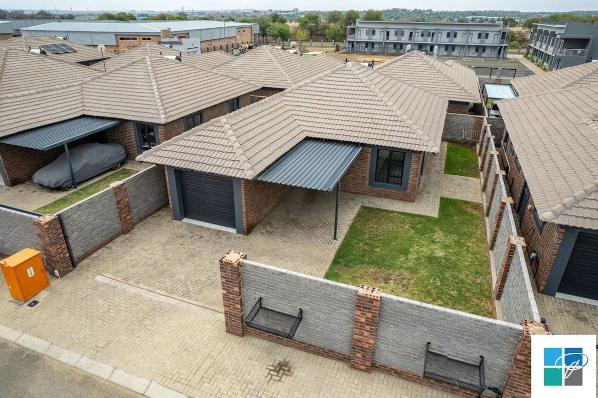 Charming 2-Bedroom Home in Silkaatzkop, Secunda - Photo 2