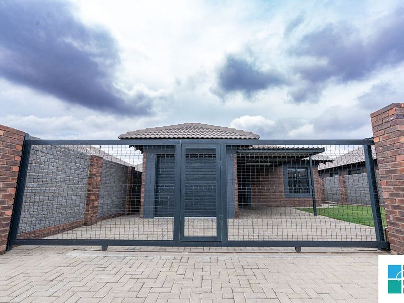 Charming 2-Bedroom Home in Silkaatzkop, Secunda - Photo 4