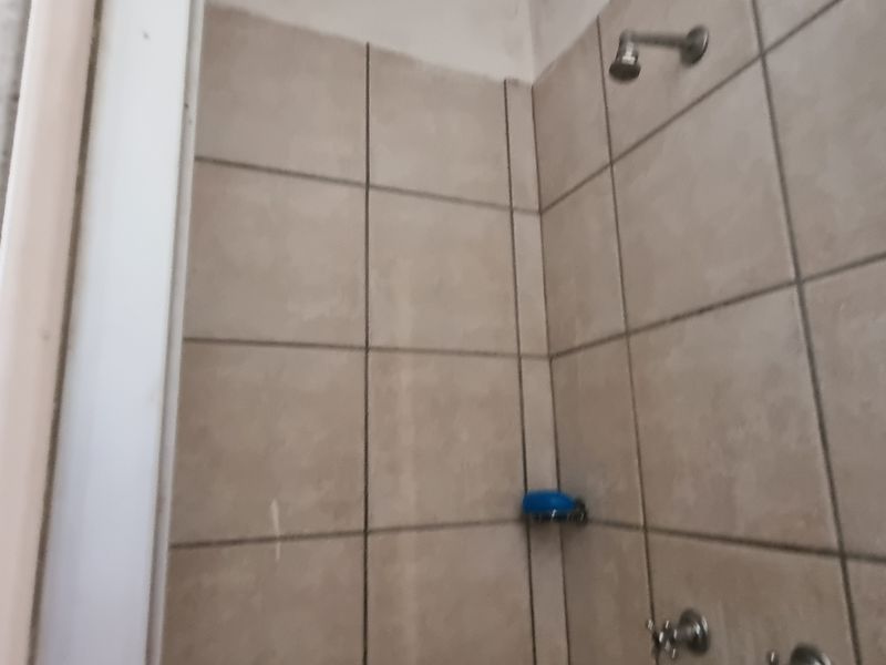 Large studio unit with a nice view. - Photo 9