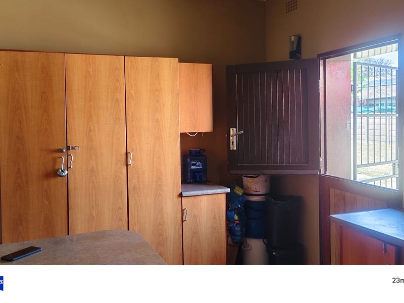 Perfect Location - Photo 3