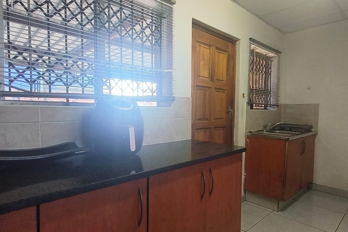 Beautiful upmarket Townhouse - Photo 4