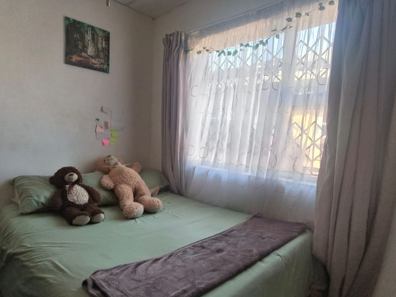 Beautiful upmarket Townhouse - Photo 9