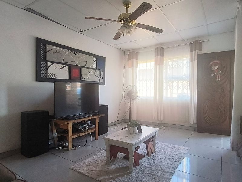 Beautiful upmarket Townhouse - Photo 6