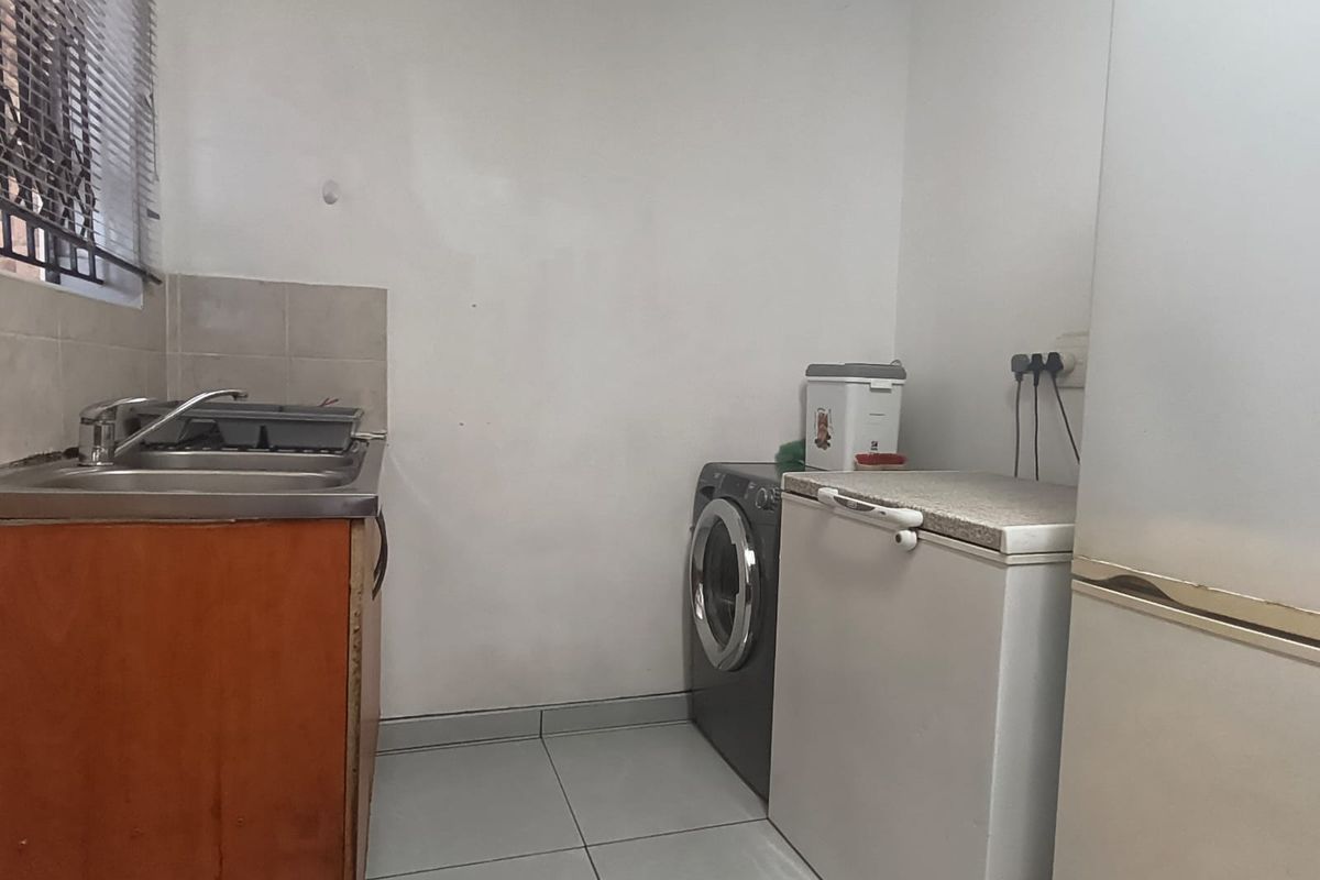 Beautiful upmarket Townhouse - Photo 5