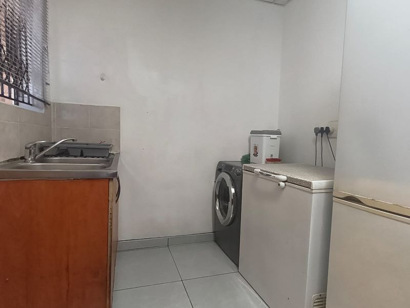 Beautiful upmarket Townhouse - Photo 5