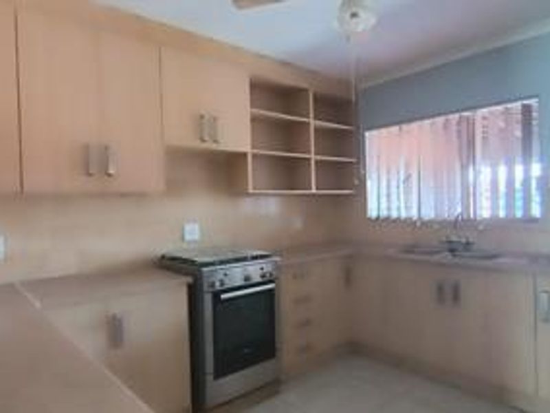 Townhouse for Sale in quiet area of Parys - Joint Mandate - Photo 9