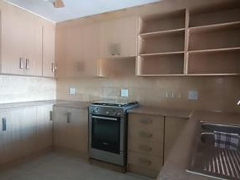 Townhouse for Sale in quiet area of Parys - Joint Mandate - Photo 8