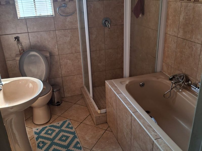 Thoughtfully designed 2 bedroom apartment - Photo 7