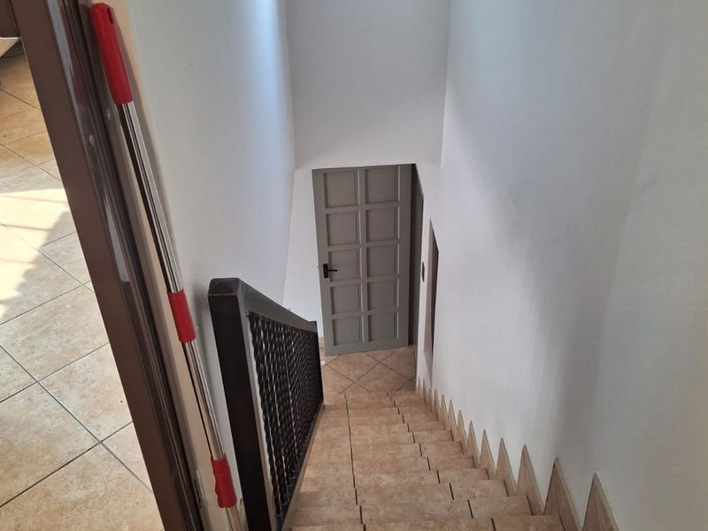 Thoughtfully designed 2 bedroom apartment - Photo 6