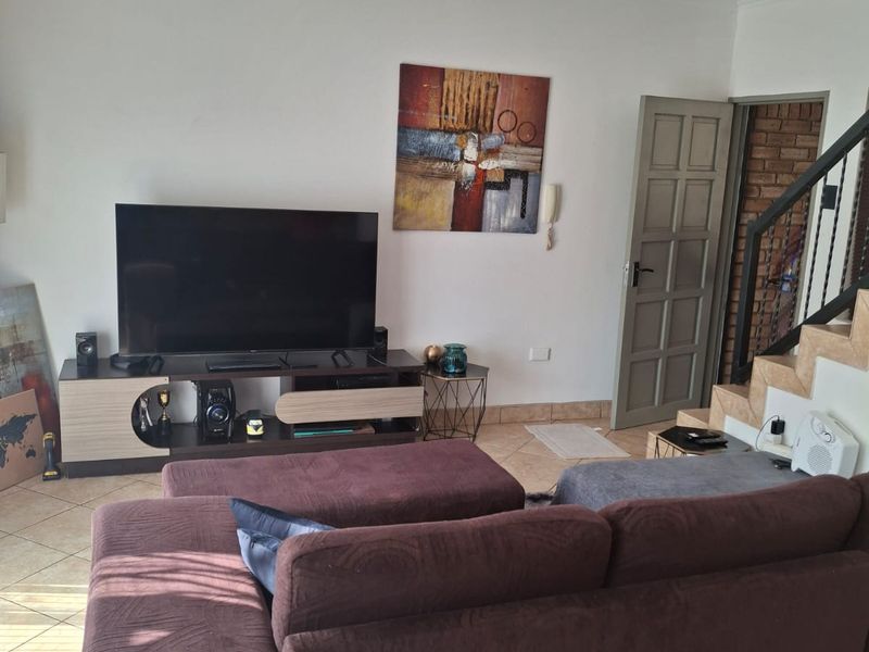 Thoughtfully designed 2 bedroom apartment - Photo 2