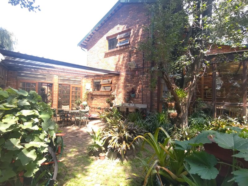 Spacious Family Home with Endless Business Potential in Heidelberg Central - Photo 2