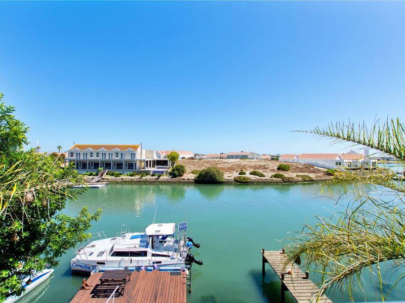 Waterfront Luxury – Stunning Marina Home with Private Jetty & Breathtaking Views! - Photo 3