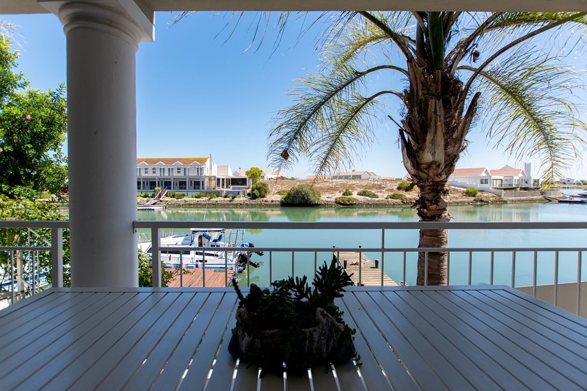 Waterfront Luxury – Stunning Marina Home with Private Jetty & Breathtaking Views! - Photo 2