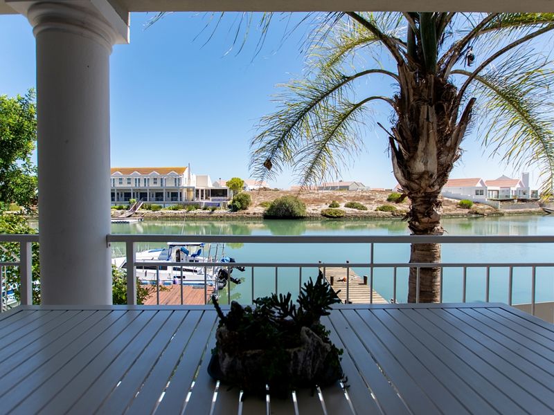 Waterfront Luxury – Stunning Marina Home with Private Jetty & Breathtaking Views! - Photo 2